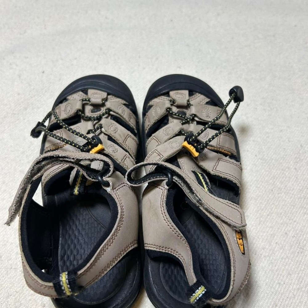 Keen Newport H2 Sandals Big Kid's Size 3 Youth Sand and Black - Picture 3 of 6